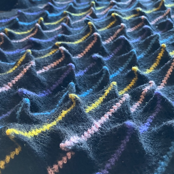 Arty & Unique Spiky Stripy Colorful Crew Neck Sweater Pretty Snake Brand size XL - Picture 6 of 6